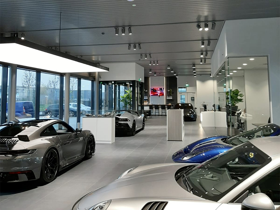 E-installatie voor Porsche After Sales Centrum Gelderland: Een intelligente werkplaats en showroom